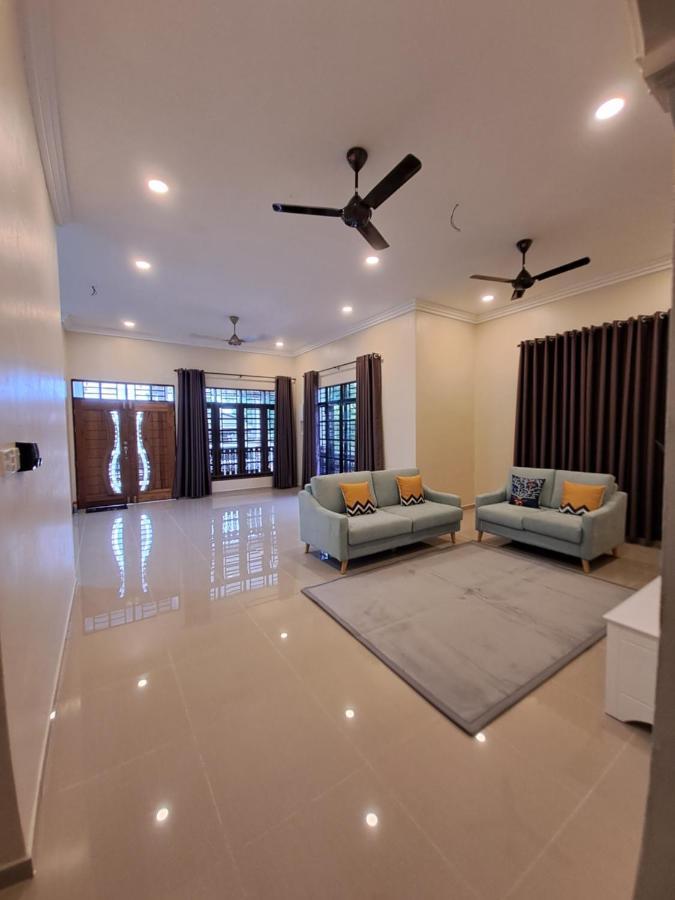 Zn Homestay Gong Badak Kampong Pengkalan Maras Exterior photo