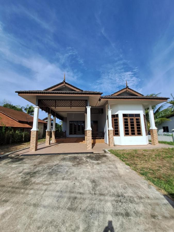 Zn Homestay Gong Badak Kampong Pengkalan Maras Exterior photo